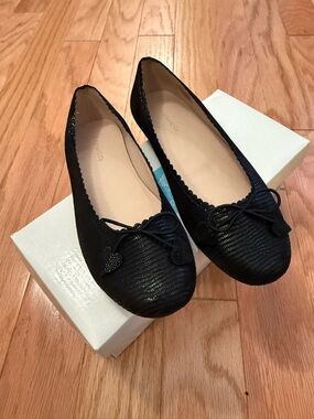 Girls Elephantito Black Textured Ballet Flats with Bow Trim
